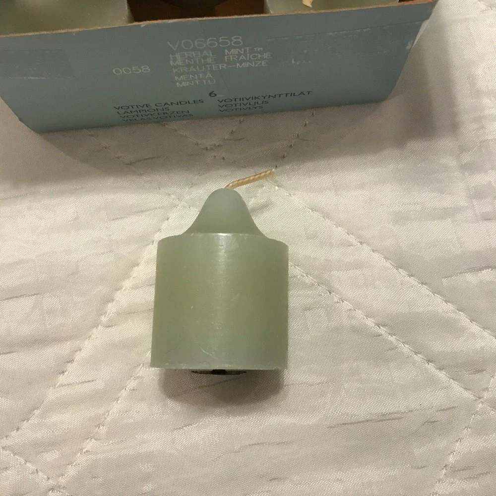 Partylite Box of 6 NOS Herbal Mint Votive Candles V06658 - Picture 4 of 4